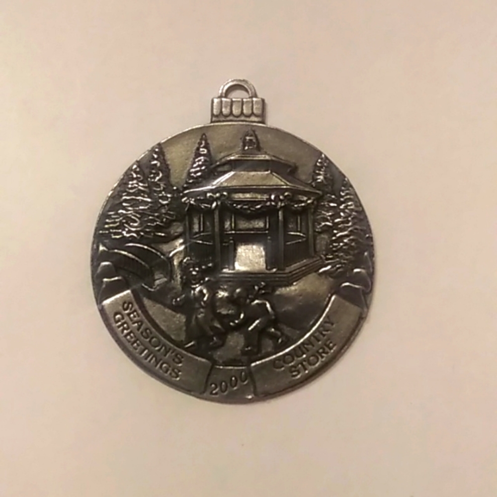 Ornament country store seasons greetings 2000
